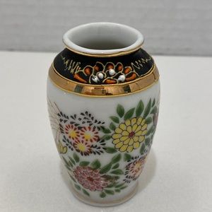 Vase floral, Japanese mark bone china 2.5”